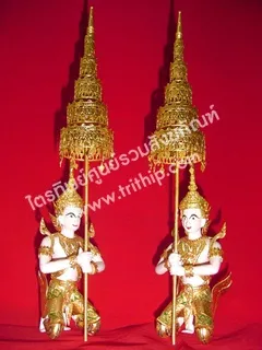 เทพพนมถือฉัตร