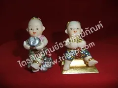 ตุ๊กตาเด็กไทยถือเงินยวง-ทองก้อน