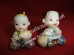 ตุ๊กตาเด็กไทยนั่งสวัสดี