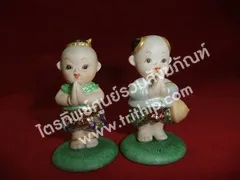ตุ๊กตาเด็กไทยยืนสวัสดี