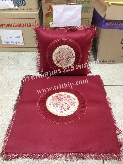 อาสนะลายจีบพร้อมหมอน สีแดง