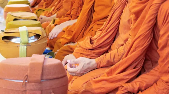 ผ้าไตรจีวร ราคาใช้สอยที่ถูกแปรเปลี่ยนตามเศรษฐกิจ