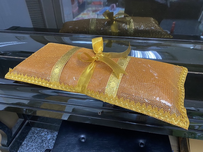 ผ้าไตรจีวร ราคา: เข้าใจให้ลึกก่อนเลือกถวาย สร้างบุญอย่างรู้เท่าทัน 