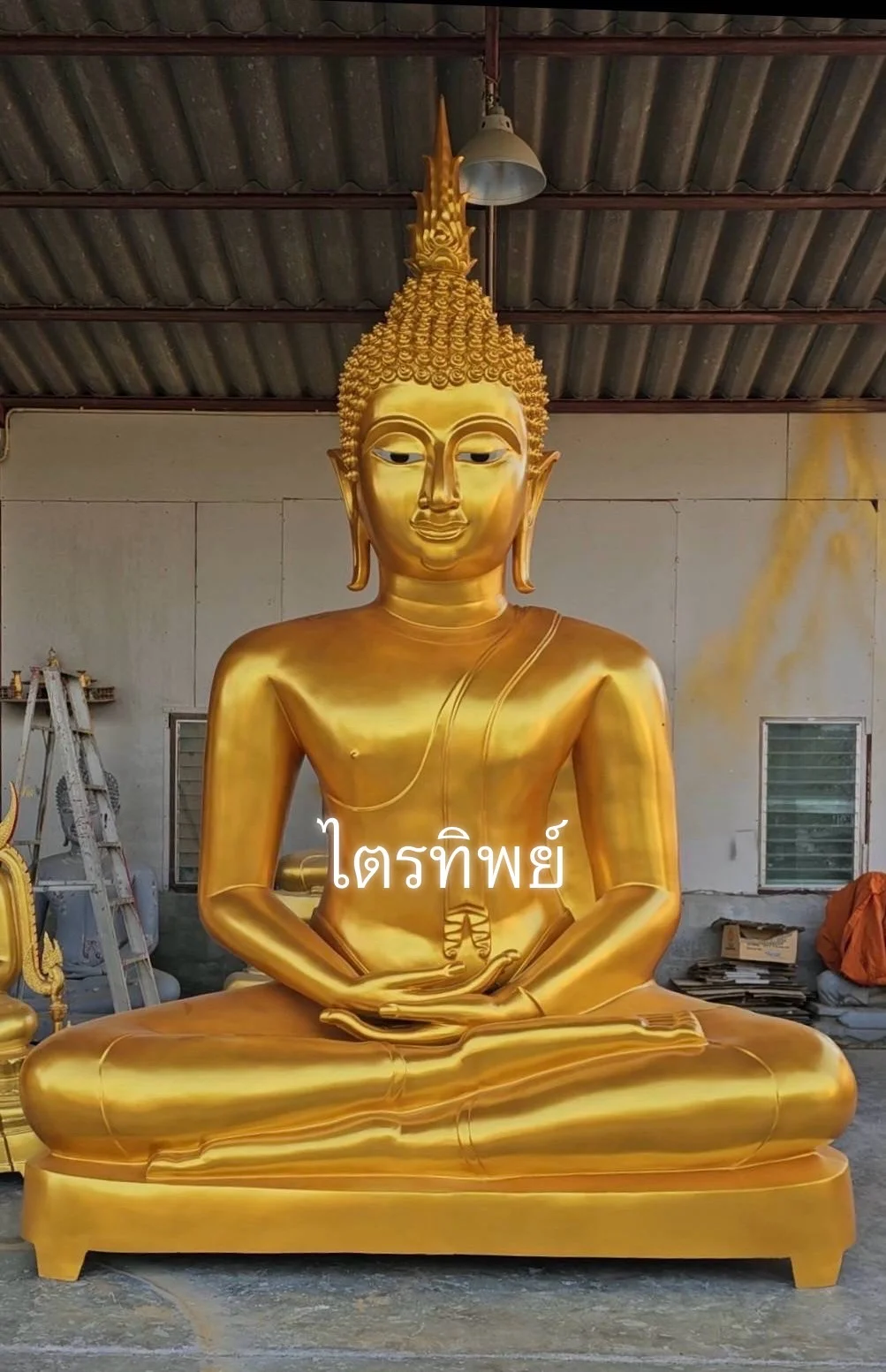 พระสุโขทัย 100" ฐานเตี้ย