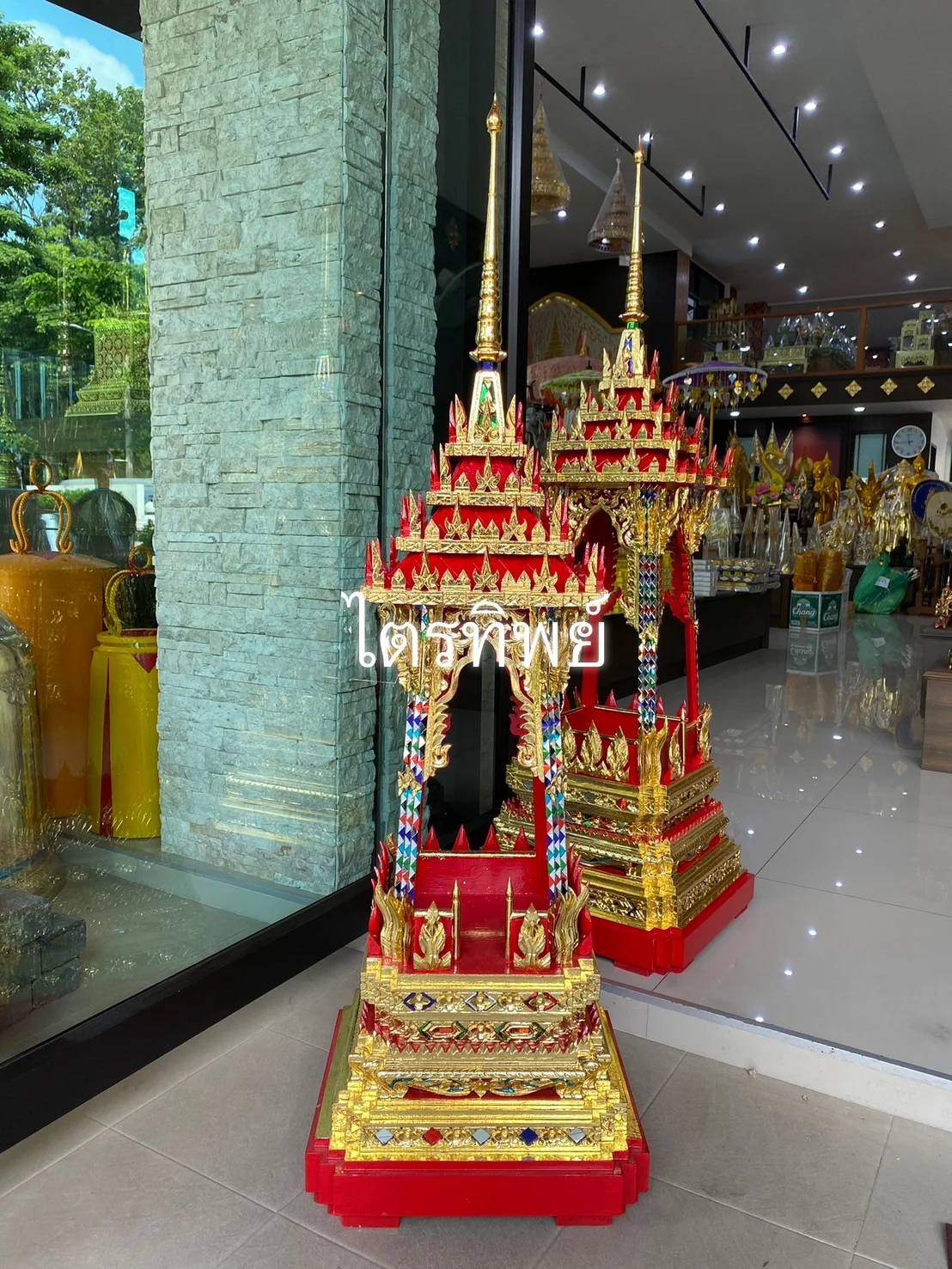 บุษบก ปิดทอง ติดกระจกสี
