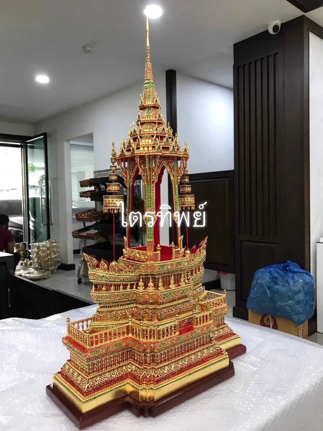 บุษบกมาลา ปิดทองแท้ลงยา สูง 80 ซม.
