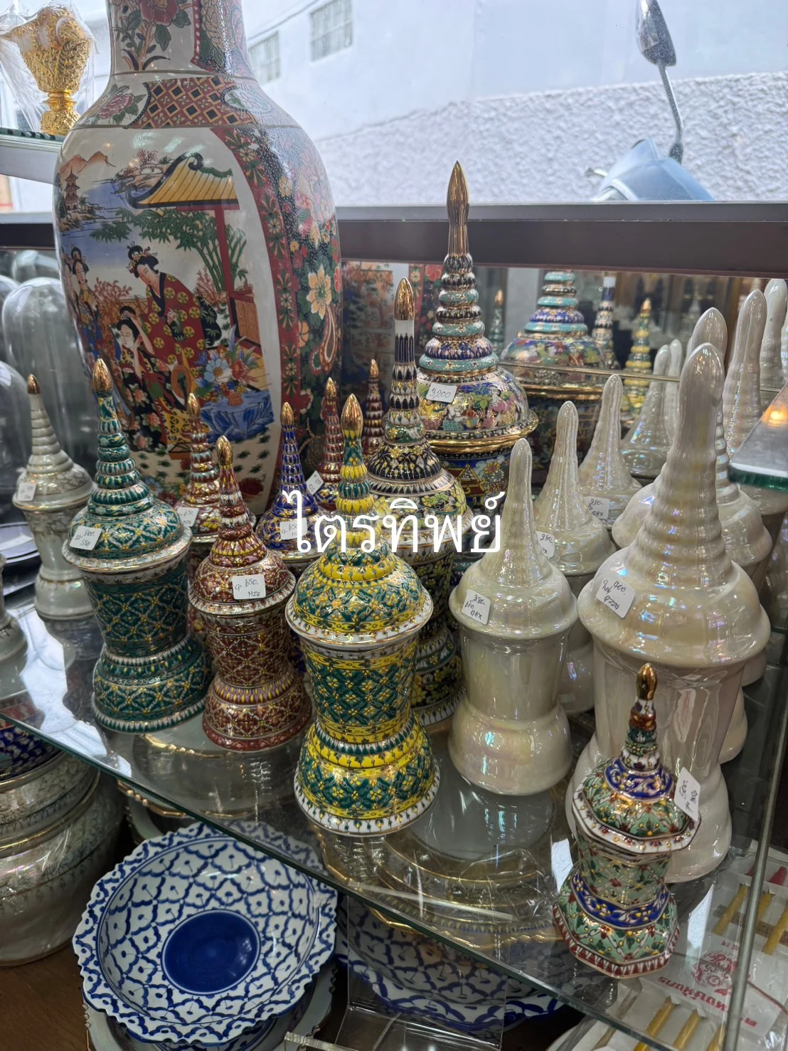 โกศ เบญจรงค์