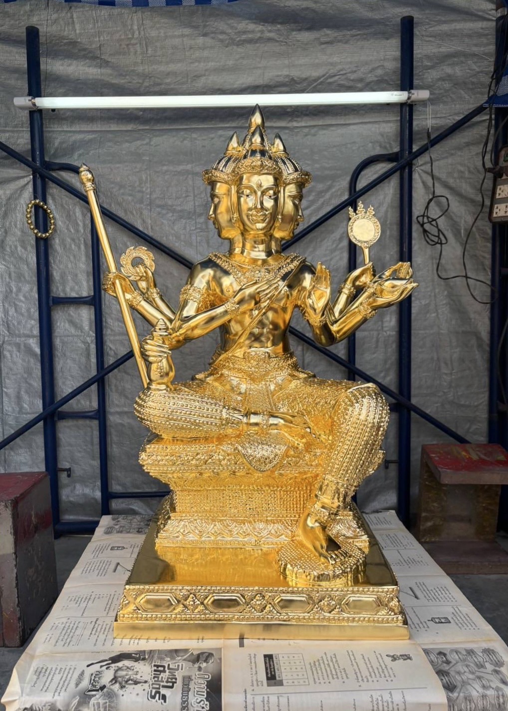 ปิดทองพระพรหม 16" นอกสถานที่